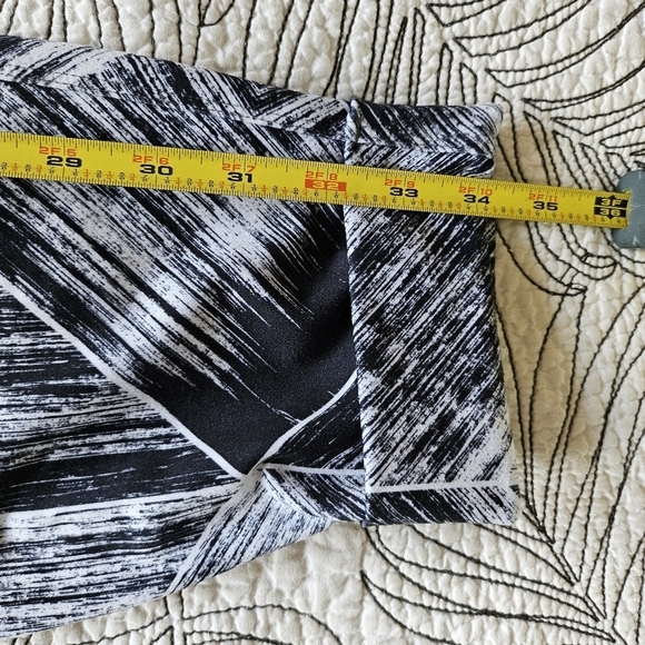 EUC Lululemon Jet Crop Pant Jogger Heat Wave size 6 Medium - Picture 13 of 15